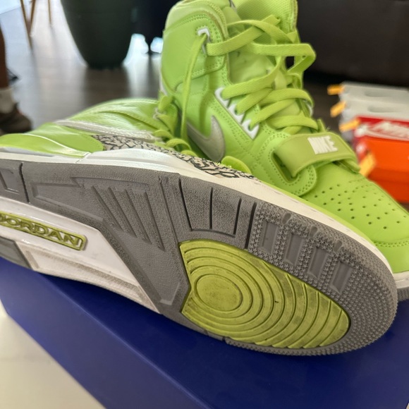 Nike Air Jordan Legacy 313 NRG White/Black-Volt - Picture 5 of 9